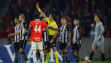 Botafogo foi muito prejudicado pela arbitragem no Beira-Rio