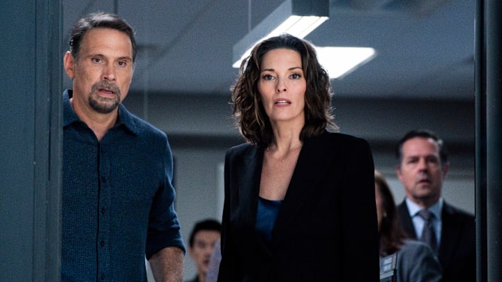 “Lone Wolf” – Pictured (L-R): Jeremy Sisto as Assistant Special Agent in Charge Jubal Valentine and Alana De La Garza as Special Agent in Charge Isobel Castille. 