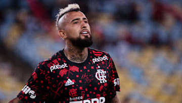 Arturo Vidal tacle Jorge Sampaoli