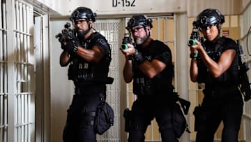 “Life” – 20-Squad faces down a prison hostage situation, only to be thrown into deeper danger when a bomb explodes, freeing maximum-security prisoners from their cells, including someone with a personal grudge against Hondo, on S.W.A.T., Friday, Nov. 1 (8:00-9:00 PM, ET/PT) on the CBS Television Network, and streaming on Paramount+ (live and on-demand for Paramount+ with SHOWTIME subscribers, or on-demand for Paramount+ Essential subscribers the day after the episode airs)*. Pictured (L-R):
