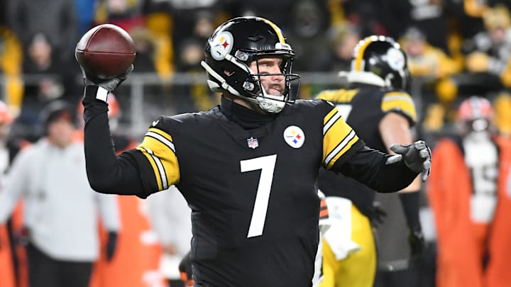 Jan 3, 2022; Pittsburgh, Pennsylvania, USA; Pittsburgh Steelers quarterback Ben Roethlisberger (7) throws a pass against the Cleveland Browns during the first quarter at Heinz Field. Mandatory Credit: Philip G. Pavely-Imagn Images Jan 3, 2022; Pittsburgh, Pennsylvania, USA; Pittsburgh Steelers quarterback Ben Roethlisberger (7) throws a pass against the Cleveland Browns during the first quarter at Heinz Field. Mandatory Credit: Philip G. Pavely-Imagn Images