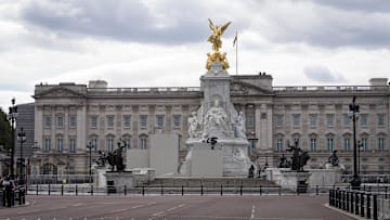 Sep 18, 2022; London, GBR; The Mall leading to Buckingham Palace is closed in London, England, on Sunday, September 18, 2022, amid increased security measures in place for the funeral for Queen Elizabeth II. Queen Elizabeth, Britain's longest-reigning monarch, died after 70 years on the throne. Mandatory Credit: Jasper Colt-USA TODAY 