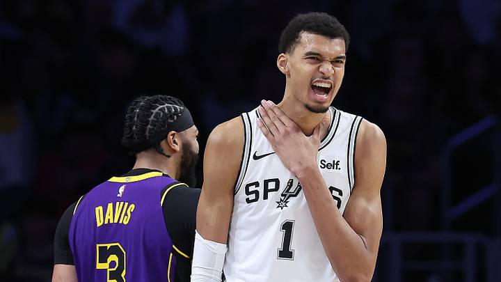 San Antonio Spurs v Los Angeles Lakers