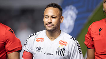Santos v Atletico Mineiro - Brasileirao 2025