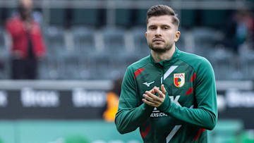 1. Fußball Bundesliga: Borussia Mönchengladbach - FC; 22.02.2025 Elvis Rexhbecaj (FC Augsburg, 8) beim Aufwärmen. 1. Fußball Bundesliga: Borussia Mönchengladbach - FC Augsburg; Borussia Park, Mönchengladbach; 22.02.2025 DFL regulations prohibit any use of photographs as image sequences and or quasi video. *** 1 Bundesliga Borussia Mönchengladbach FC 22 02 2025 Elvis Rexhbecaj FC Augsburg, 8 warming up 1 Bundesliga Borussia Mönchengladbach FC Augsburg Borussia Park, Mönchengladbach 22 02 2025 DFL