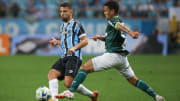 Com objetivos diferentes, Grêmio e Palmeiras medem forças pela 14ª rodada do Brasileirão.