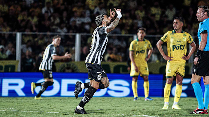 Gabigol foi decisivo em empate do Peixe no Maião