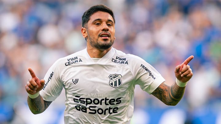 Galeano, com dois gols, calou o Mineirão Galeano, com dois gols, calou o Mineirão