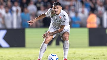 Tiquinho Soares não vive um bom momento no Santos Tiquinho Soares não vive um bom momento no Santos