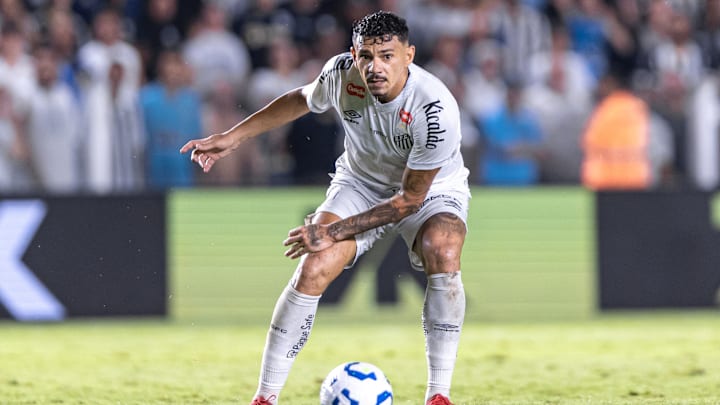 Tiquinho Soares não vive um bom momento no Santos