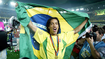 Ronaldinho após o Penta da Seleção Brasileira em 2002 Ronaldinho após o Penta da Seleção Brasileira em 2002