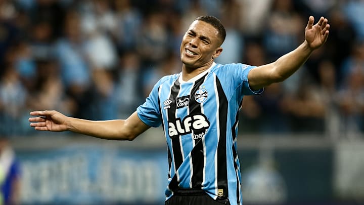 Carlos Vinicius é o centroavante titular do Grêmio Carlos Vinicius é o centroavante titular do Grêmio