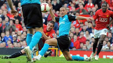 Manchester United's Federico Macheda (C)