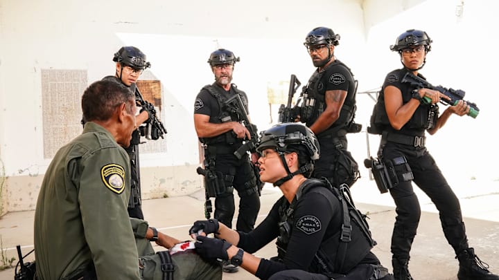 “Life” – 20-Squad faces down a prison hostage situation, only to be thrown into deeper danger when a bomb explodes, freeing maximum-security prisoners from their cells, including someone with a personal grudge against Hondo, on S.W.A.T., Friday, Nov. 1 (8:00-9:00 PM, ET/PT) on the CBS Television Network, and streaming on Paramount+ (live and on-demand for Paramount+ with SHOWTIME subscribers, or on-demand for Paramount+ Essential subscribers the day after the episode airs)*. Pictured (L-R):