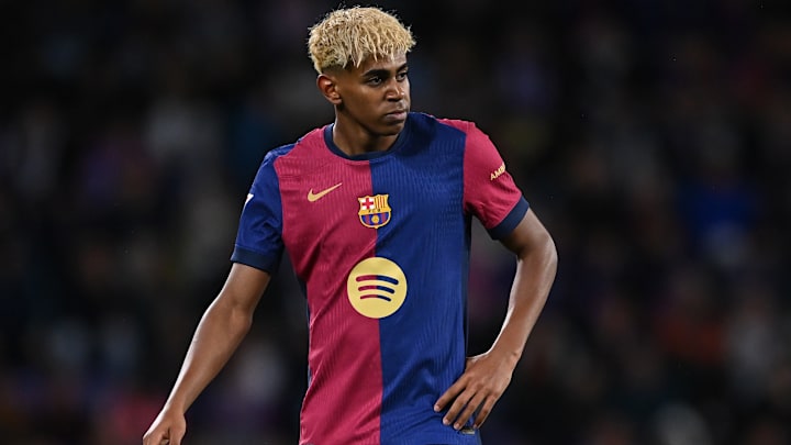 Lamine Yamal démarre titulaire ce Clasico. Lamine Yamal démarre titulaire ce Clasico.