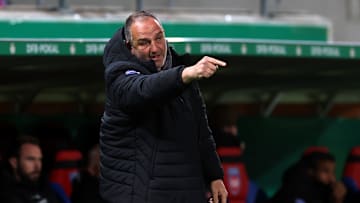 Frank Schmidt war empört nach der Elfmeterentscheidung gegen seine Mannschaft Frank Schmidt war empört nach der Elfmeterentscheidung gegen seine Mannschaft