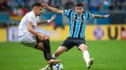 Tiquinho Soares e Villsasanti foram titulares no último jogo entre as equipes com mando do Grêmio, em 2023