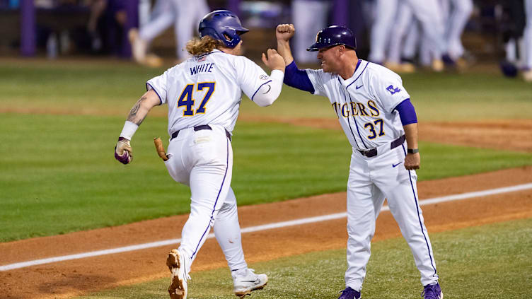 Tommy White 47 hits his second home run of the night as the LSU Tigers take on the Vanderbilt