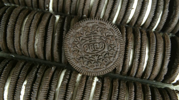 The intricate Oreo cookie design.