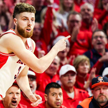 Arizona is a road underdog against Alabama in Saturday's college basketball action.