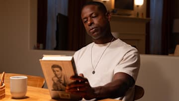 PARADISE - The Man Who Kept the Secrets - Xavier and Robinson race to find President Bradford’s murderer before it’s too late. STERLING K. BROWN