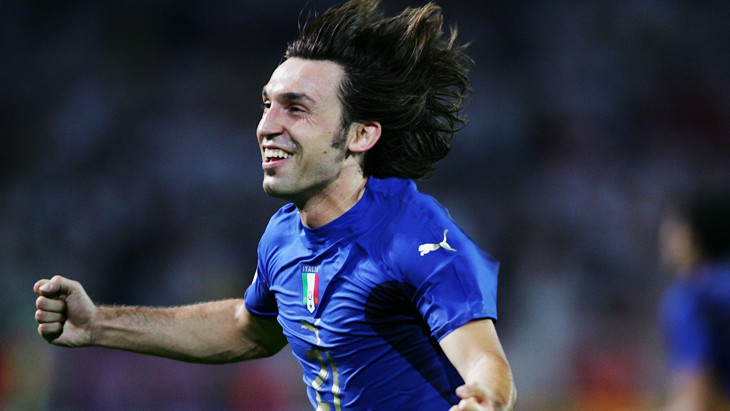 PHOTOS : Le maillot de l'Italie à la Coupe du monde 2026 a fuité et il est sublime, pour les 20 ans du Mondial 2006