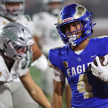 Santa Margarita senior WR Trent Mosley and USC commit had eight catches for 134 yards and two touchdowns in the first half when the Eagles raced to a 35-7 lead in the CIF State Open Division championship at Saddleback College in Mission Viejo. 