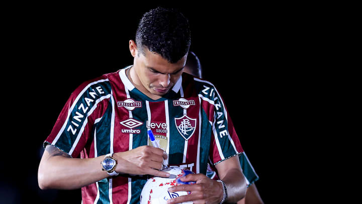 Thiago Silva em sua apresentação à torcida no Fluminense.