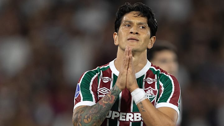 Questionado, Cano pode sair do XI inicial do Fluminense nesta rodada do Brasileirão Questionado, Cano pode sair do XI inicial do Fluminense nesta rodada do Brasileirão