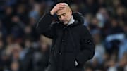 Pep Guardiola con la nariz lesionada, en el partido del Manchester City vs. Feyenoord 