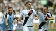 Vegetti marcou duas vezes na vitória do Vasco.