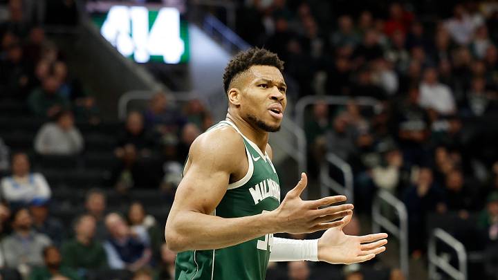 Memphis Grizzlies v Milwaukee Bucks