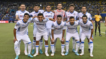 El equipo de Cruz Azul previo a un partido.