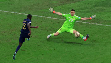 Randal Kolo Muani avait buté sur Emiliano Martinez