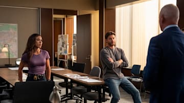 Mark Meachum (Jensen Ackles) and Amber Oliveras (Jessica Camacho) in COUNTDOWN Photo: ELIZABETH MORRIS © AMAZON CONTENT SERVICES LLC