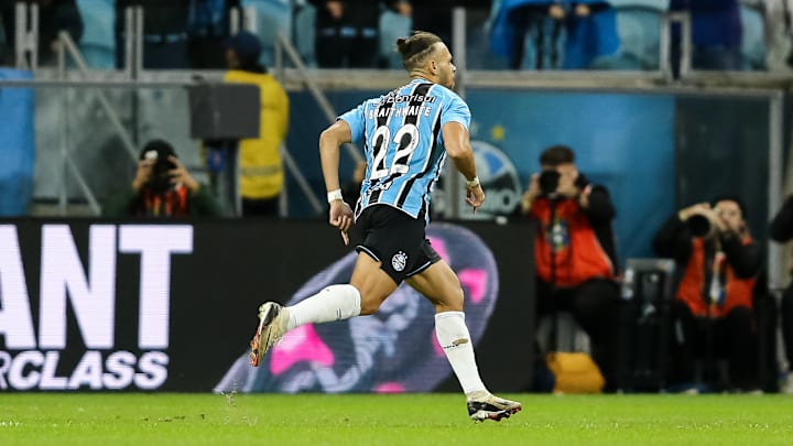 Braithwaite possivelmente estará em campo em São Januário Braithwaite possivelmente estará em campo em São Januário