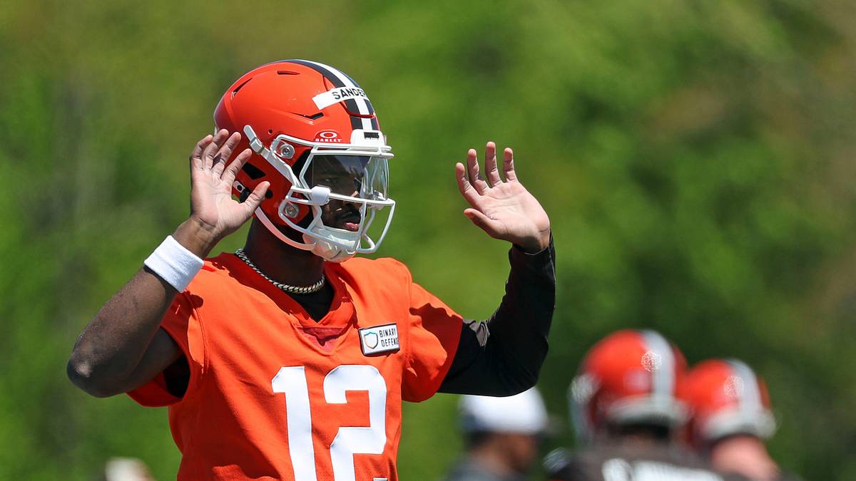 Cleveland Browns Fans Get First Look at Shedeur Sanders Throwing