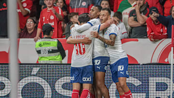 Bahia sai atrás, mas busca o empate no Beira-Rio 