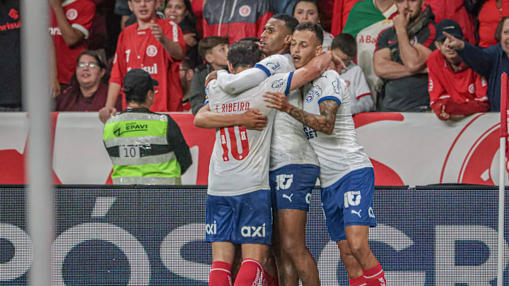 Bahia sai atrás, mas busca o empate no Beira-Rio 