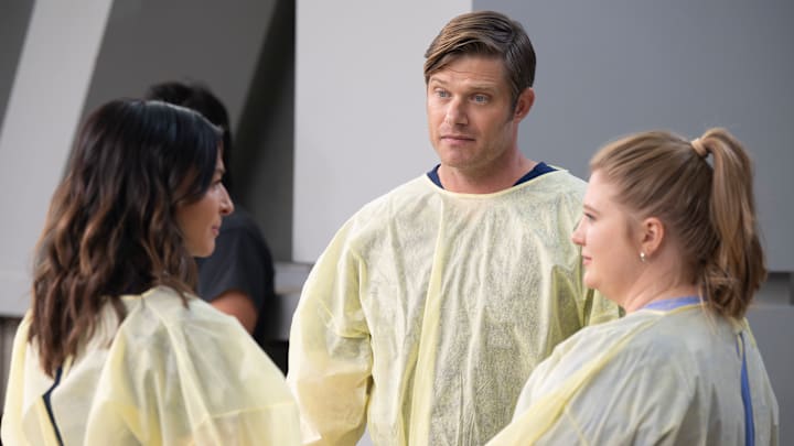 CATERINA SCORSONE, CHRIS CARMACK, AND JAICY ELLIOT IN GREY'S ANATOMY SEASON 21