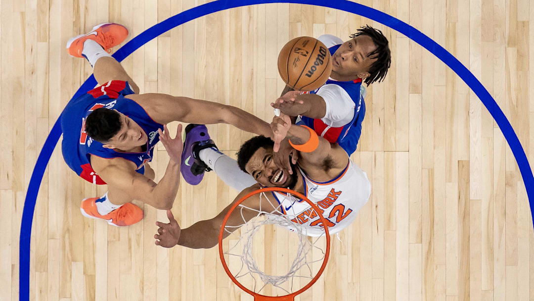 Apr 10, 2025; Detroit, Michigan, USA; New York Knicks center Karl-Anthony Towns (32) battles for the rebound with Detroit Pistons forward Ronald Holland II (00) and forward Simone Fontecchio (19): David Reginek-Imagn Images