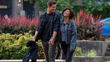 Robbie Amell (Nathan), Andy Allo (Nora)