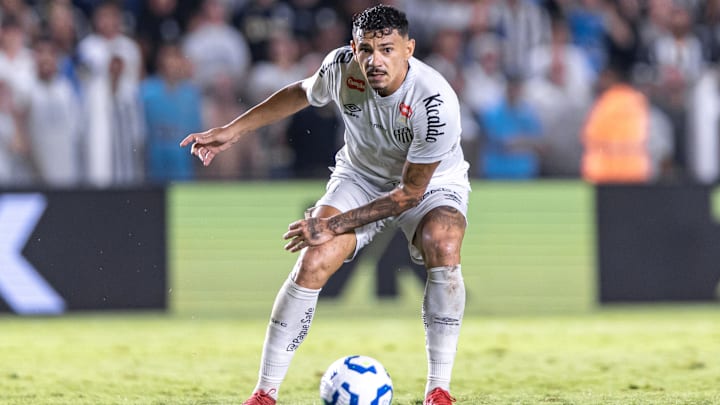 Tiquinho Soares está de saída do Santos