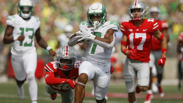 Sept. 11, 2021: Oregon running back CJ Verdell runs past Ohio State  safety Bryson Shaw (17) and cornerback Cameron Brown 