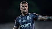 Lucas Lima vive bom momento no Santos.