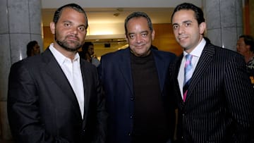 Antonio Espaillat, a la derecha, es el dueño de la discoteca Jet Set 