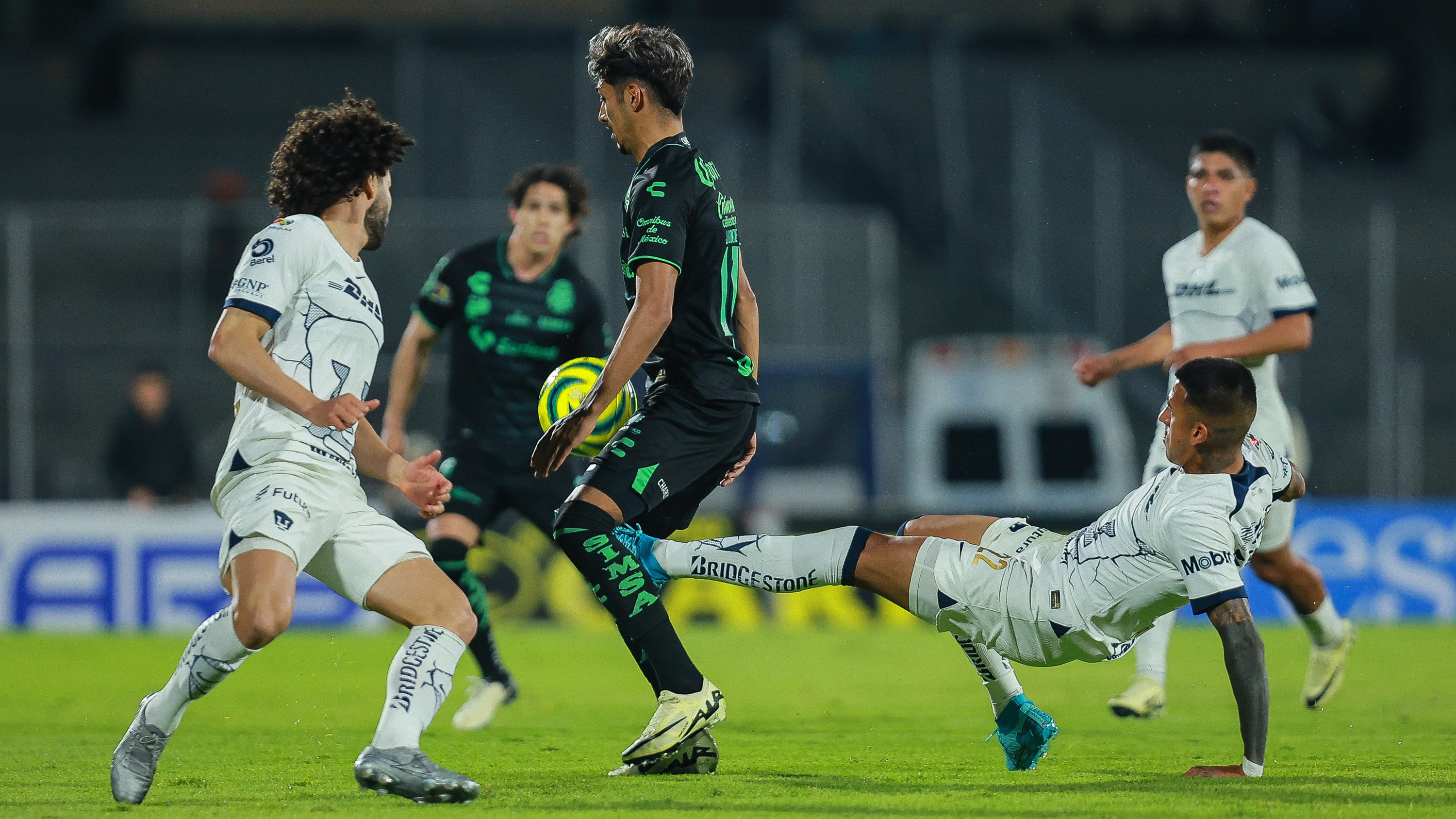 Pumas Knocks Around Santos Laguna