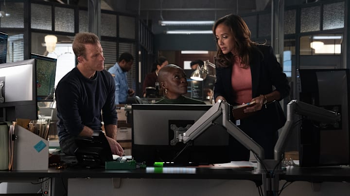 ALERT: MISSING PERSONS UNIT: L-R: Scott Caan and Dania Ramirez in the "Buss 447" premiere episode of ALERT: MISSING PERSONS UNIT airing Tuesday, March 5 (9:00-10:00 PM ET/PT) on FOX. ©2024 Fox Media LLC. CR: Katie Yu/FOX