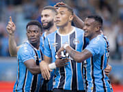 Carlos Vinícius fez um grande jogo contra o Juventude