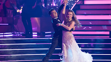 DANCING WITH THE STARS - (EZRA SOSA, ANNA DELVEY)